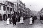Portello-8 Dicembre 1956-La processione dell'immacolata dalla chiesa della patrona del quartiere in via Belzoni.-(Adriano Danieli)